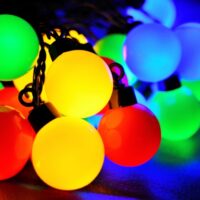 Kolorowe lampki LED na sznurze, girlanda ogrodowa świąteczna, żarówki na kablu