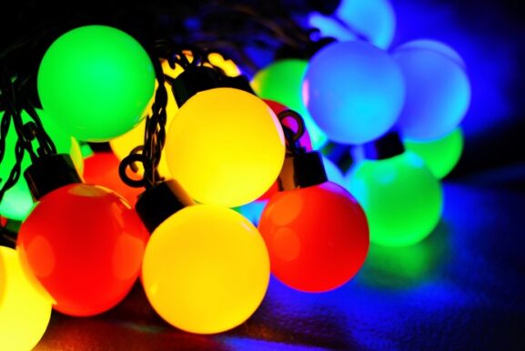 Kolorowe lampki LED na sznurze, girlanda ogrodowa świąteczna, żarówki na kablu